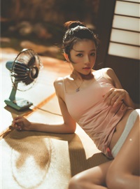 Single horsetail white tender girl crisp breast fengyun figure sexy hot photo(8)